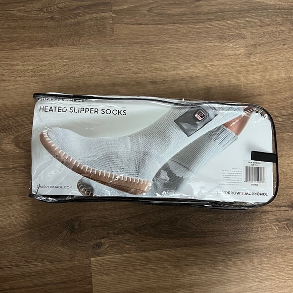 EUC Sharper Image Rechargeable Heated Gray Slipper Socks Sz S/M - Picture 2 of 10